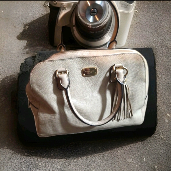 Pre-owned leather Michael Kors two handle beidge/cream satchel - Picture 2 of 16